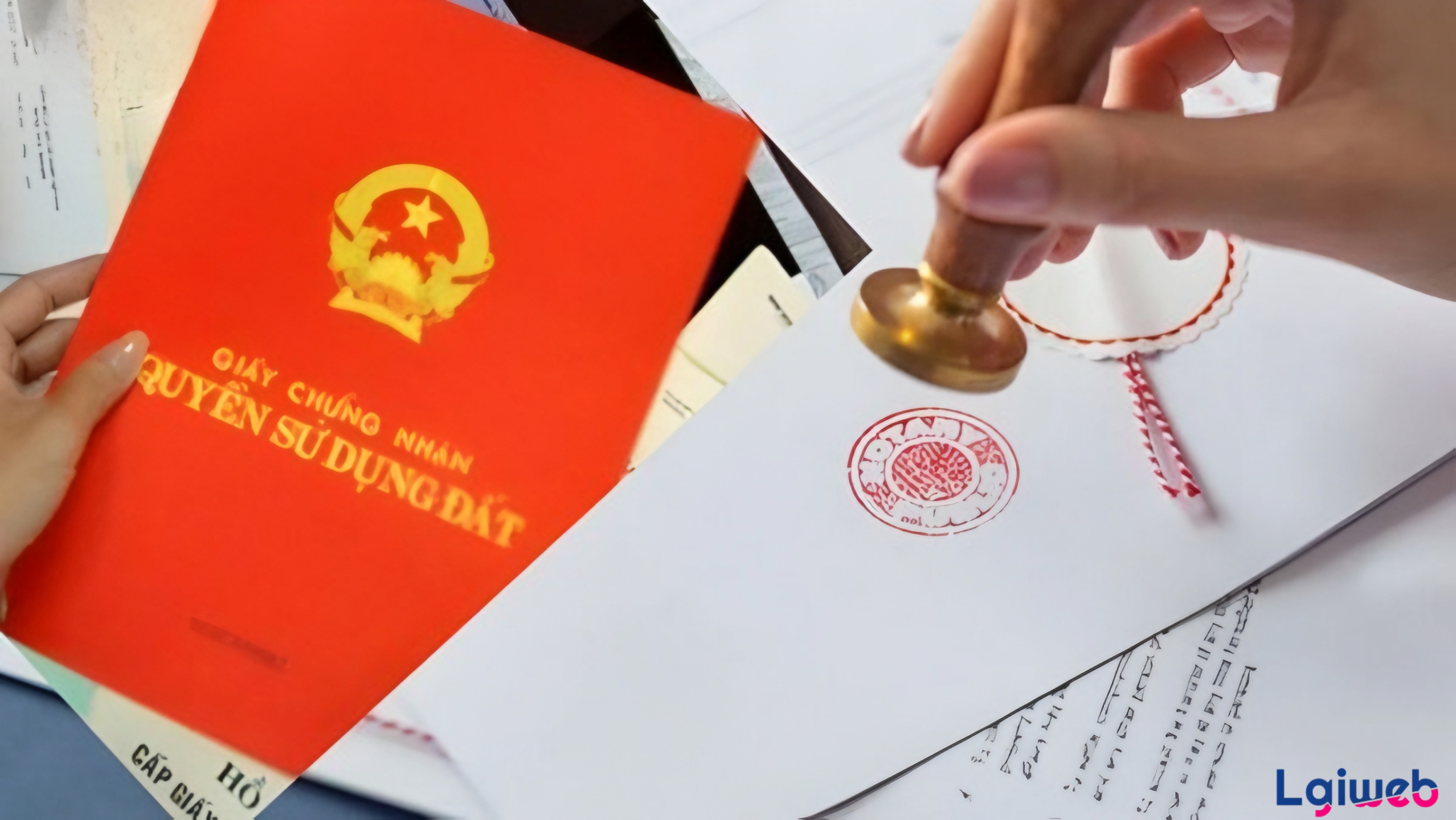 Phí công chứng bất động sản là gì? Phí công chứng bất động sản là gì?